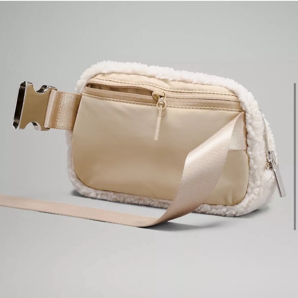 NWT lululemon sherpa belt bag - Picture 5 of 7